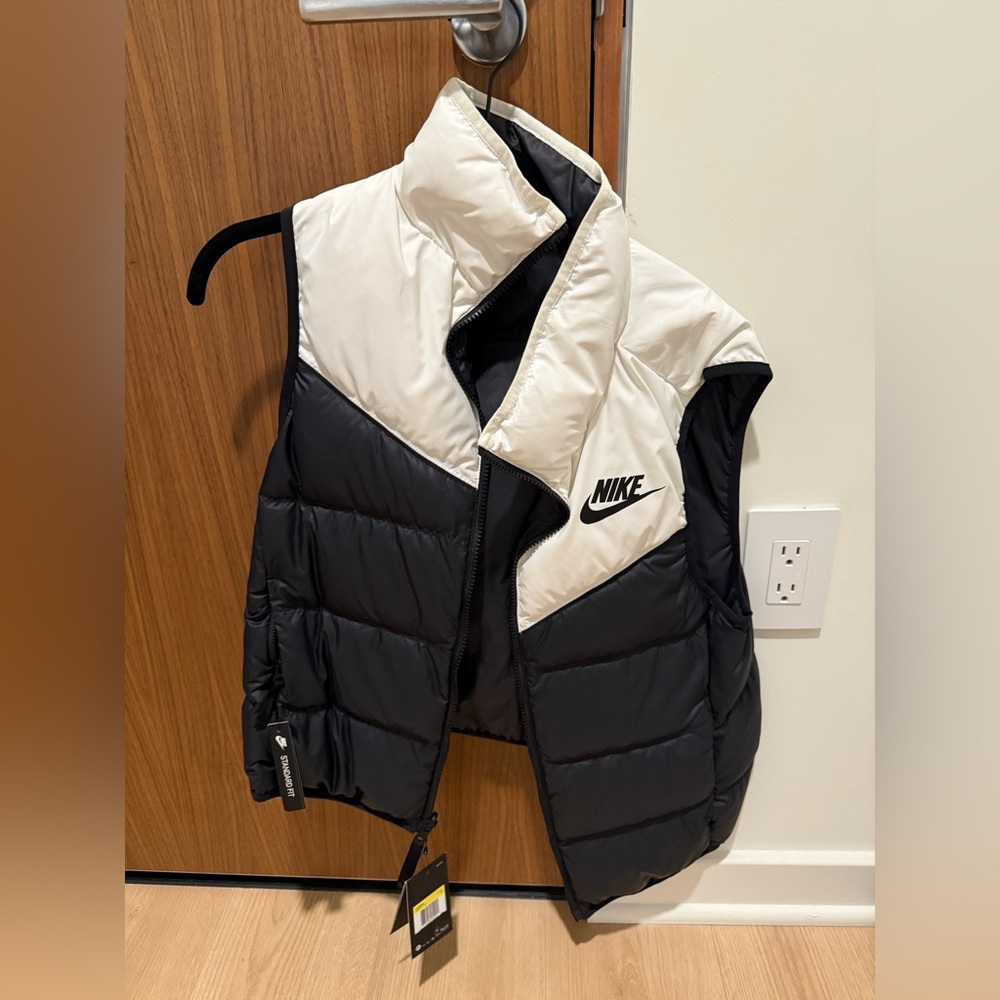 Nike two tone black and white reversible puffer vest